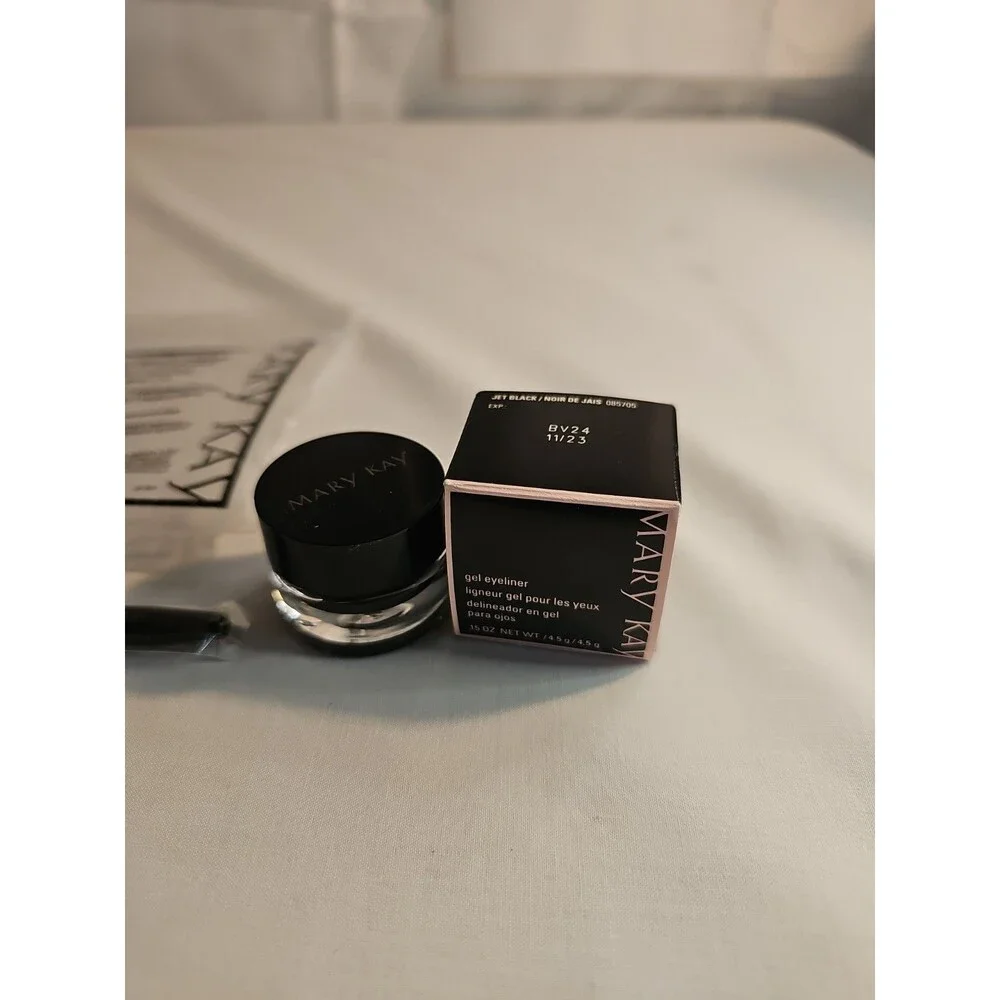 NIB Mary Kay Jet Black Gel Eyeliner W/Expandable Brush Applicator Past Stock